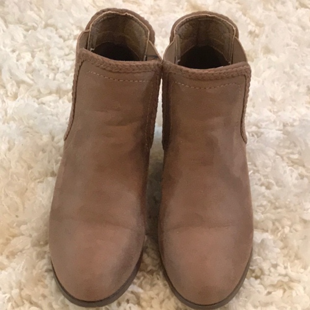 Gorgeous taupe brown heeled booties